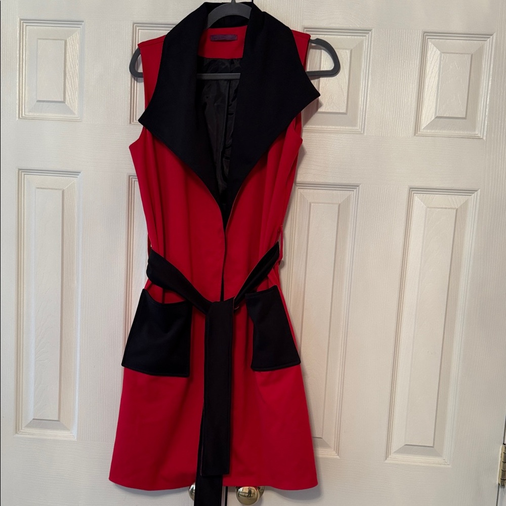 Chic Red and Black Sleeveless Cardigan